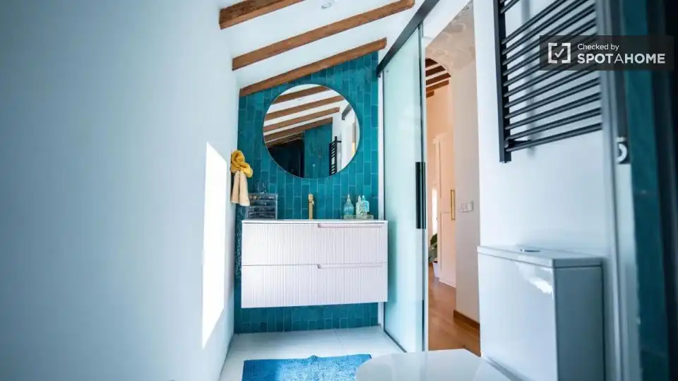 Bathroom of Flat for rent in Godella  with Air Conditioner, Heating and Furnished