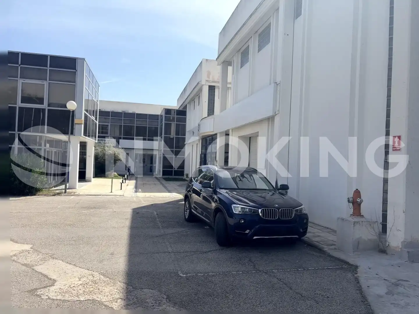 Parkplatz von Fabrikhallen zum Verkauf in Tres Cantos mit Heizung