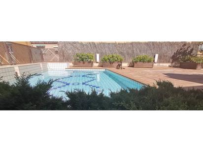 Piscina de Casa adosada en venda en Manresa amb Aire condicionat, Calefacció i Jardí privat