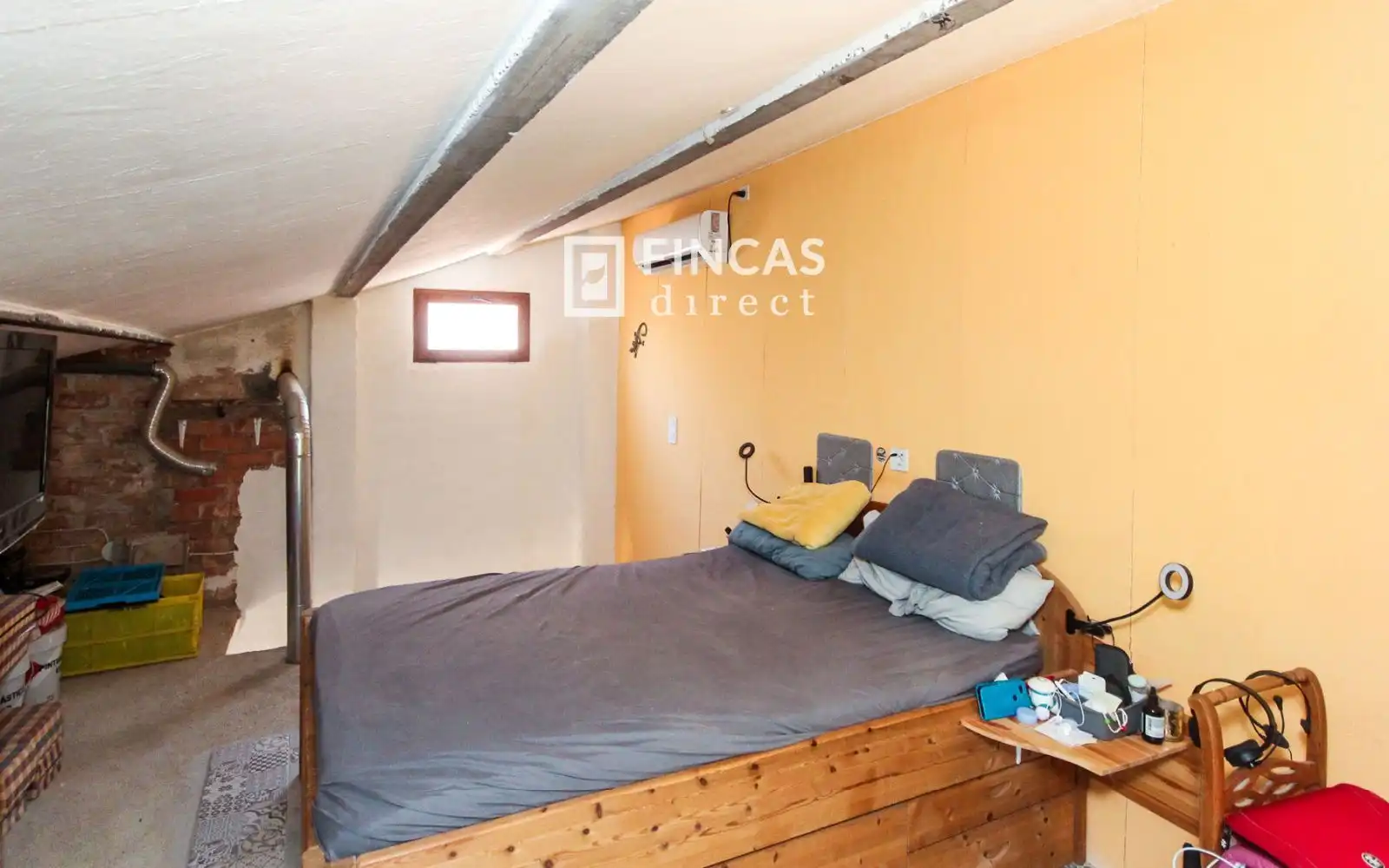 Country homes for sale in Cretas  with Air Conditioner