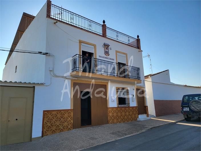 Vista exterior de Casa adosada en venda en Antequera amb Aire condicionat, Terrassa i Traster