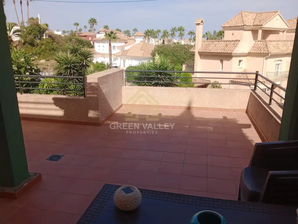 Terrasse von Wohnungen zum Verkauf in La Alcaidesa mit Klimaanlage, Terrasse und Schwimmbad