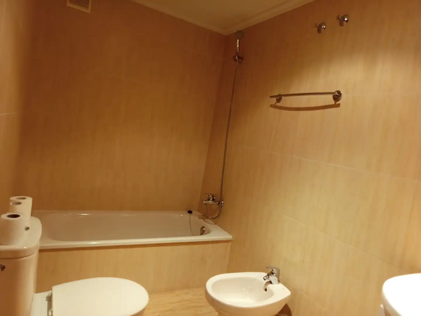 Badezimmer von Wohnung zur Miete in Gijón  mit Heizung, Terrasse und Abstellraum