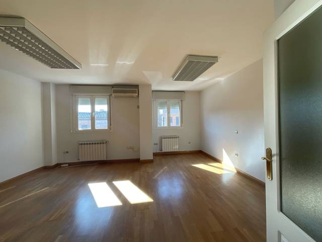 Local comercial en Alquiler en Avenida Europa - San Antón