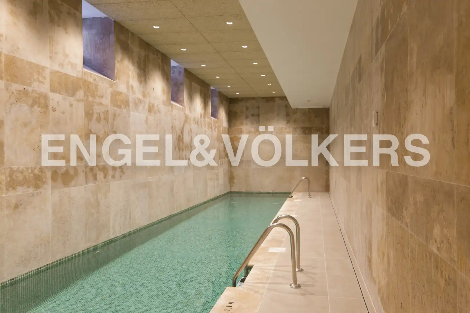 Swimming pool of Flat for rent in Madrid  with Air Conditioner, Heating and Storage room