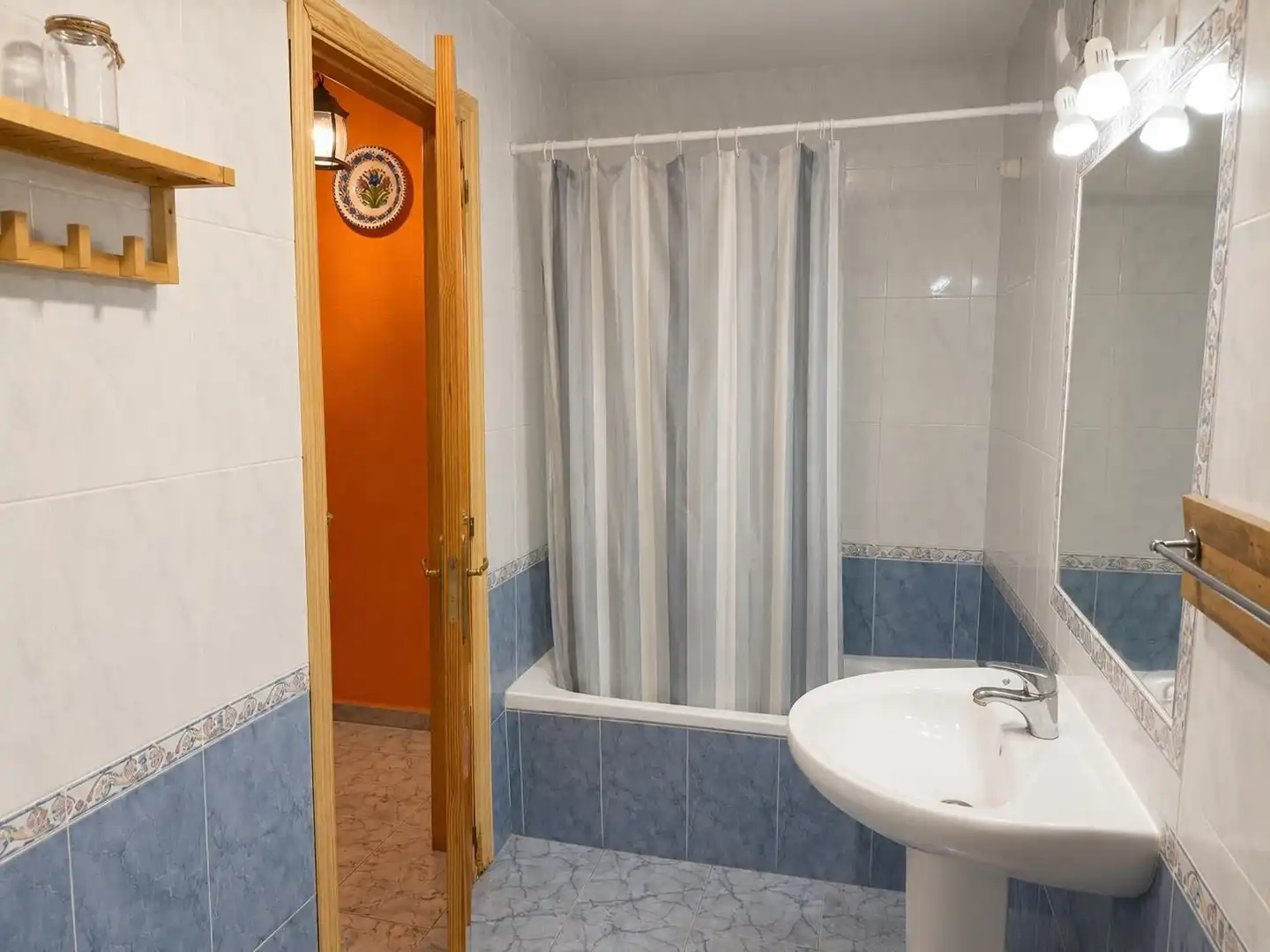 Badezimmer von Wohnung zum Verkauf in Candeleda mit Klimaanlage