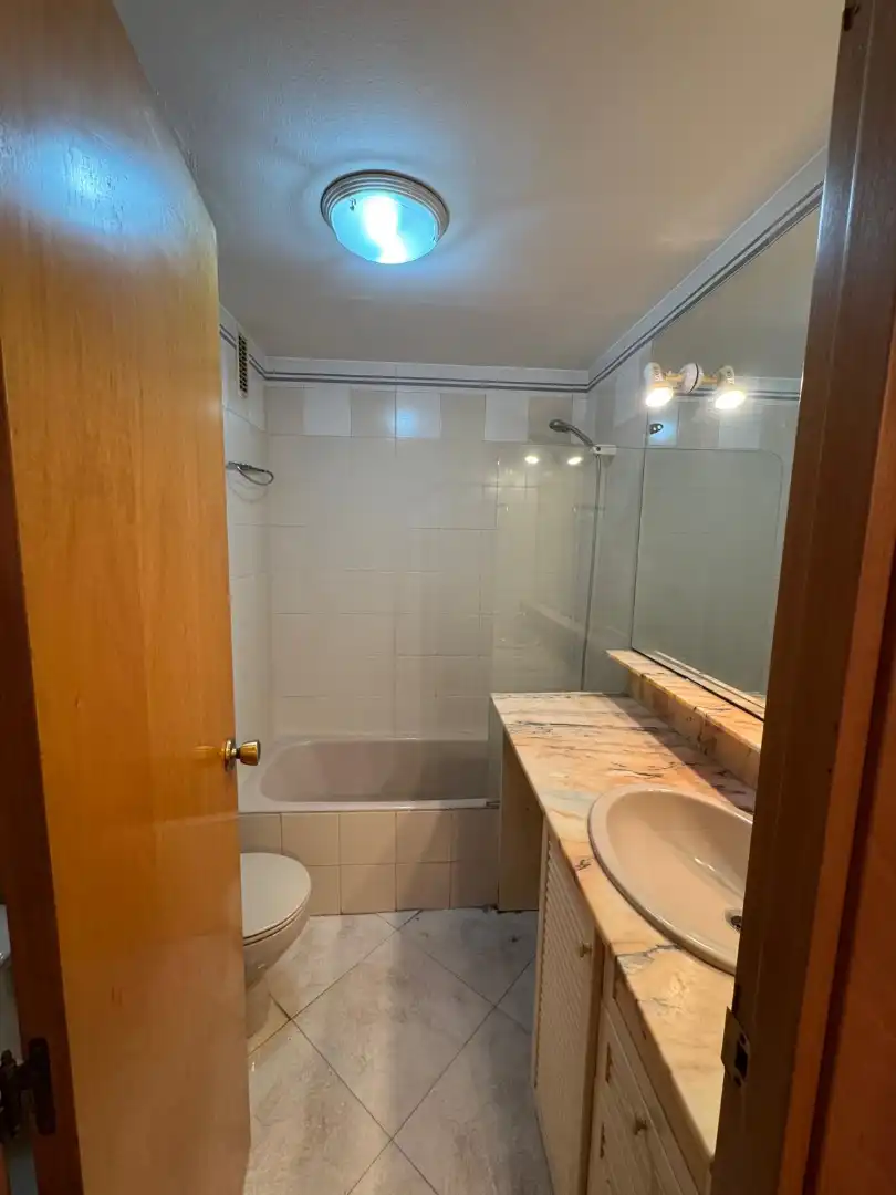 Baño de Piso de alquiler en Reus con Aire acondicionado, Amueblado y Horno