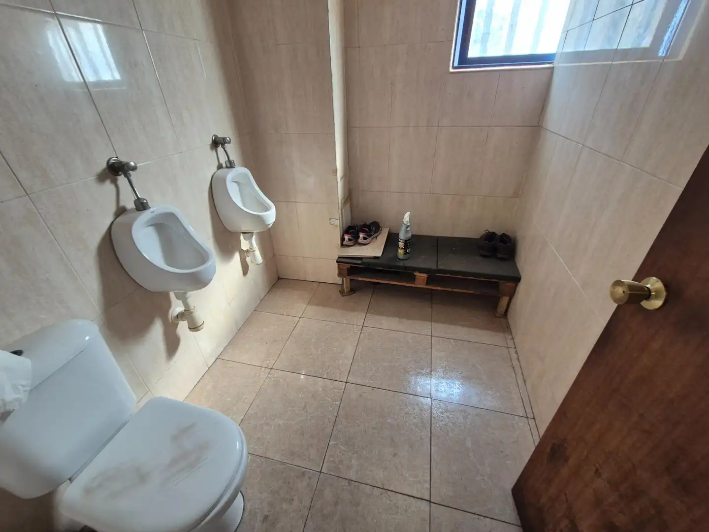 Badezimmer von Fabrikhallen zum Verkauf in Monóvar  / Monòver