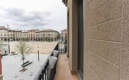 Terrassa de Dúplex de lloguer en Manlleu amb Aire condicionat, Calefacció i Forn