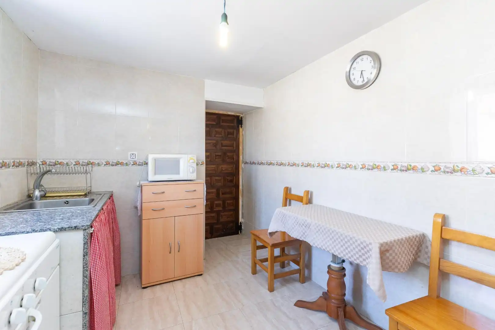 Cuina de Casa o xalet en venda en Bustillo del Páramo amb Terrassa