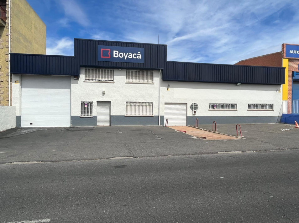 Vista exterior de Nau industrial en venda en Ávila Capital