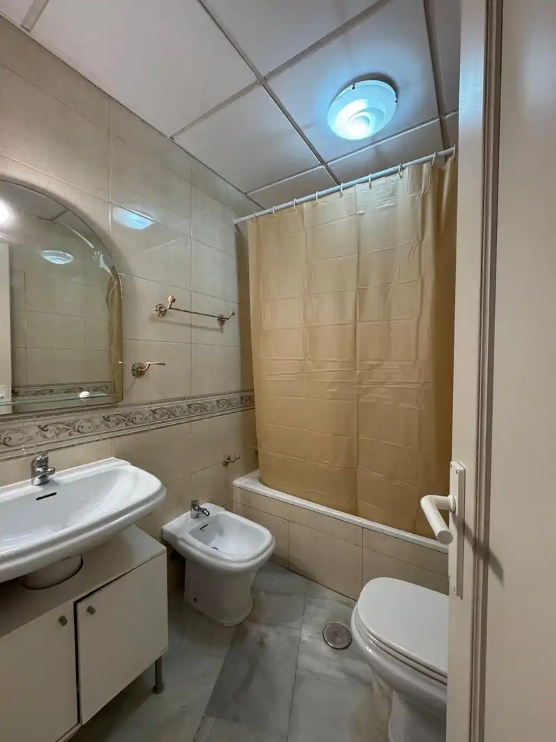 Badezimmer von Wohnung zur Miete in Centro