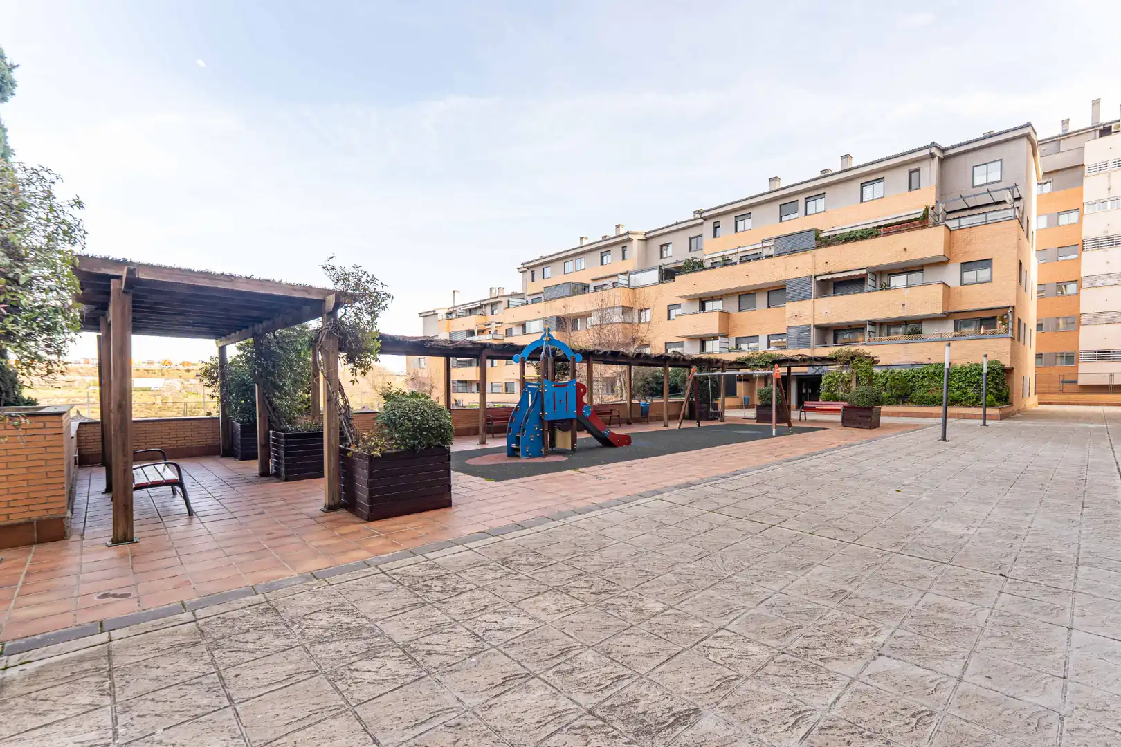 Vista exterior de Apartament en venda en Alcorcón amb Aire condicionat, Calefacció i Traster