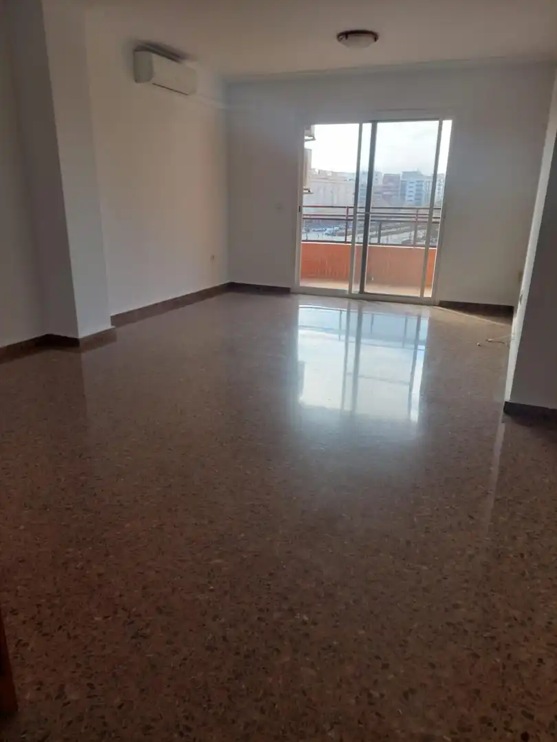 Sala d'estar de Pis de lloguer en Valencia amb Aire condicionat i Terrassa