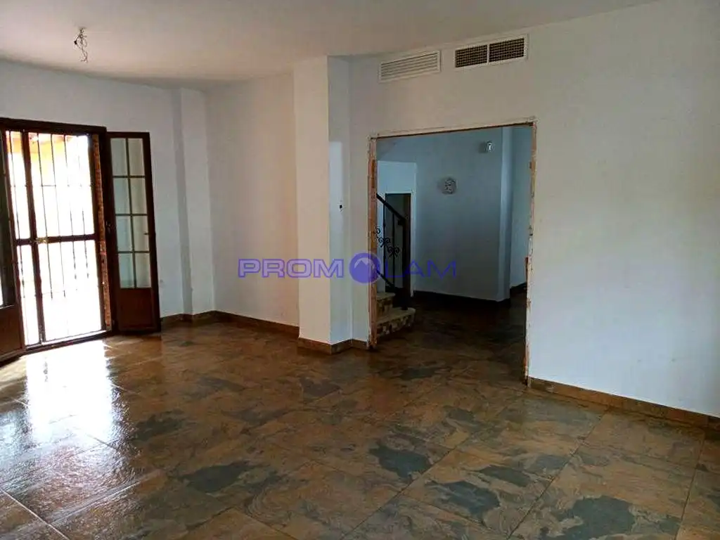 Casa o xalet en venda en La Rinconada amb Jardí privat, Terrassa i Piscina