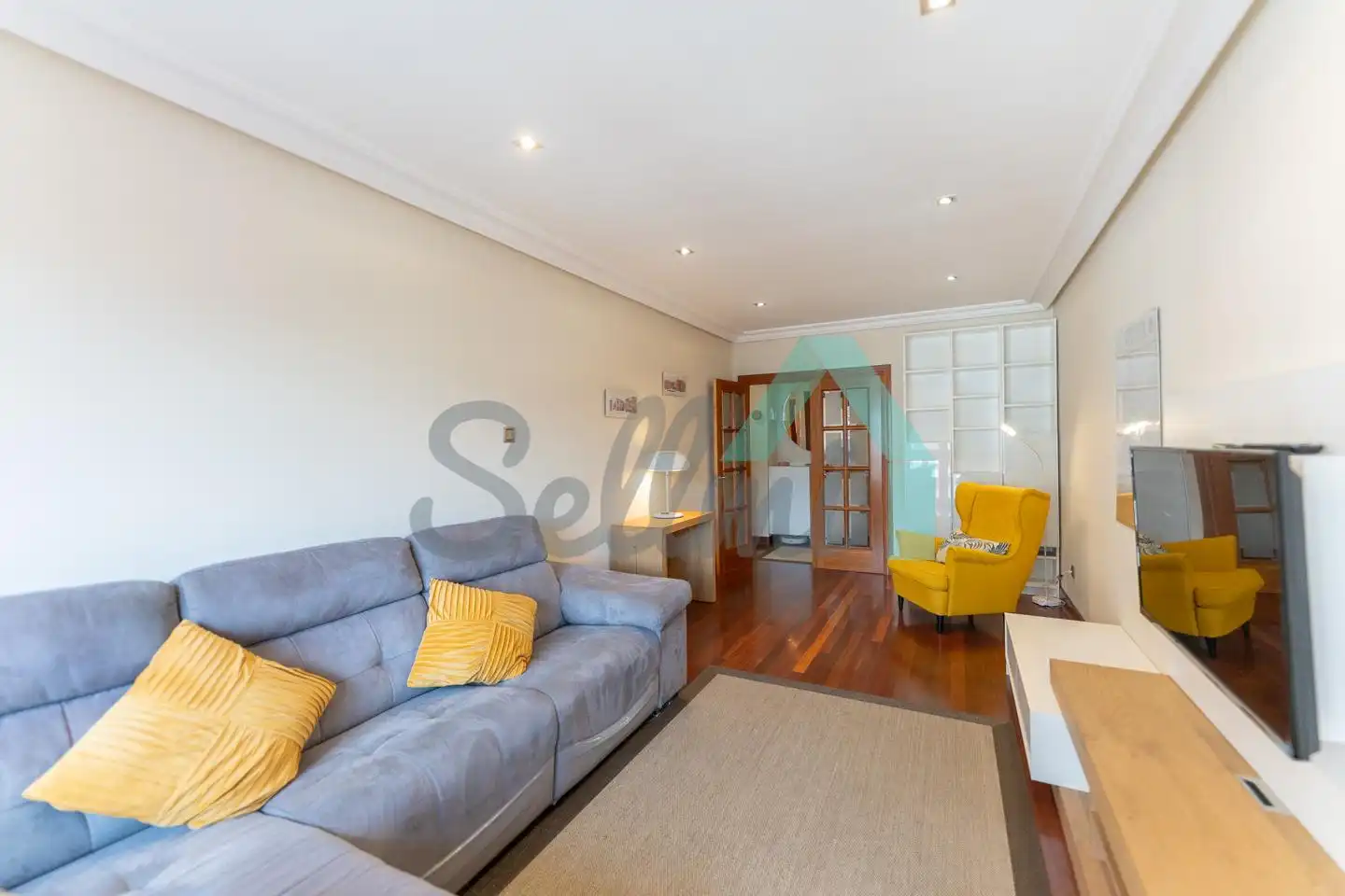 Living room of Flat for rent in Oviedo   with Heating, Parquet flooring and Furnished