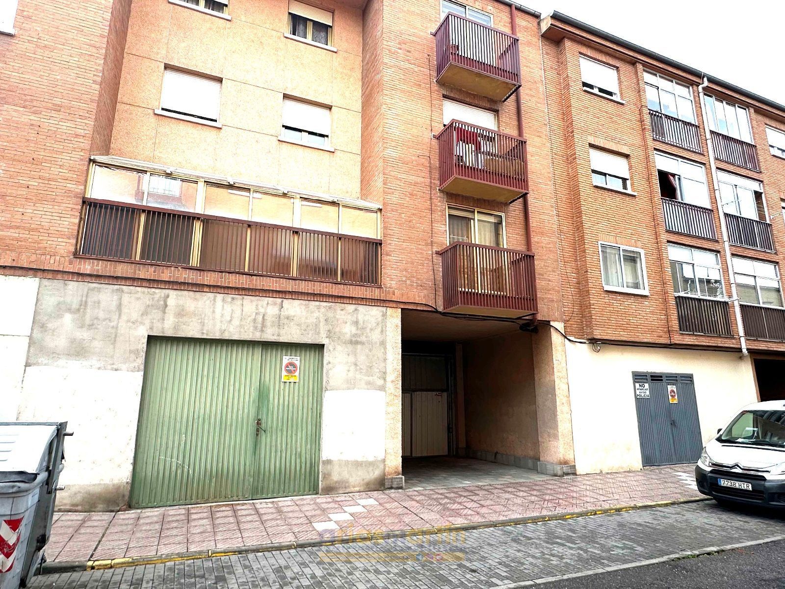 Garatge en venda a Santiago Mirat, 3, Santa Marta de Tormes