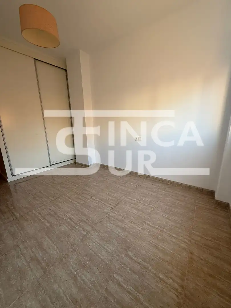 Habitación de Apartamento en venta en Roquetas de Mar con Amueblado, Horno y Lavadora