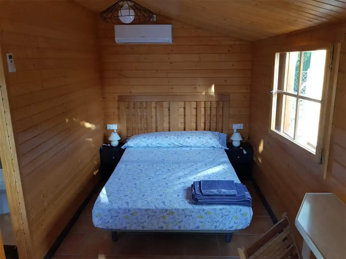 Dormitori de Finca rústica en venda en Valdeganga amb Aire condicionat, Jardí privat i Piscina