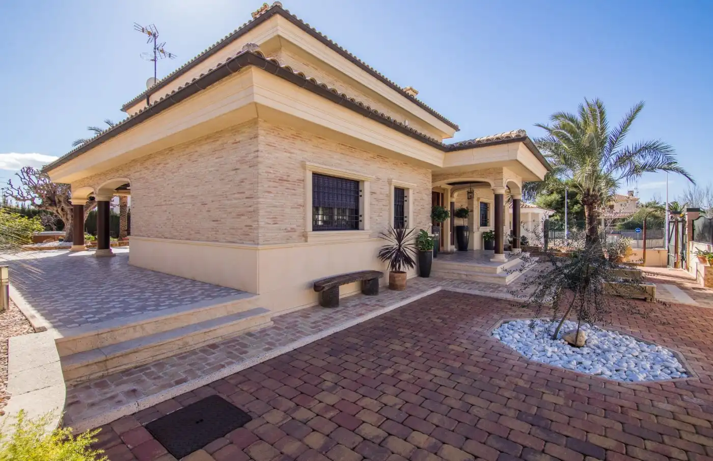 Exterior view of Houses for sale in Elche / Elx  with Air Conditioner, Private garden and Terrace