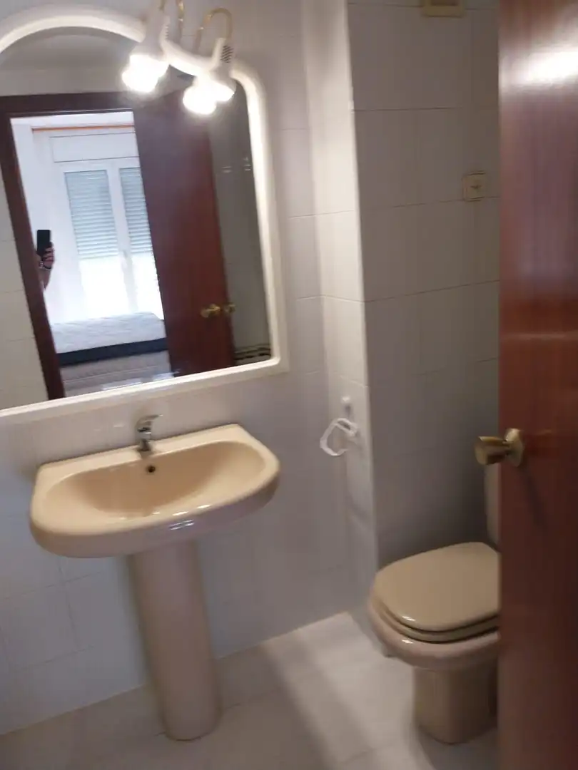 Bathroom of Flat for rent in Cornellà de Llobregat  with Air Conditioner, Heating and Balcony