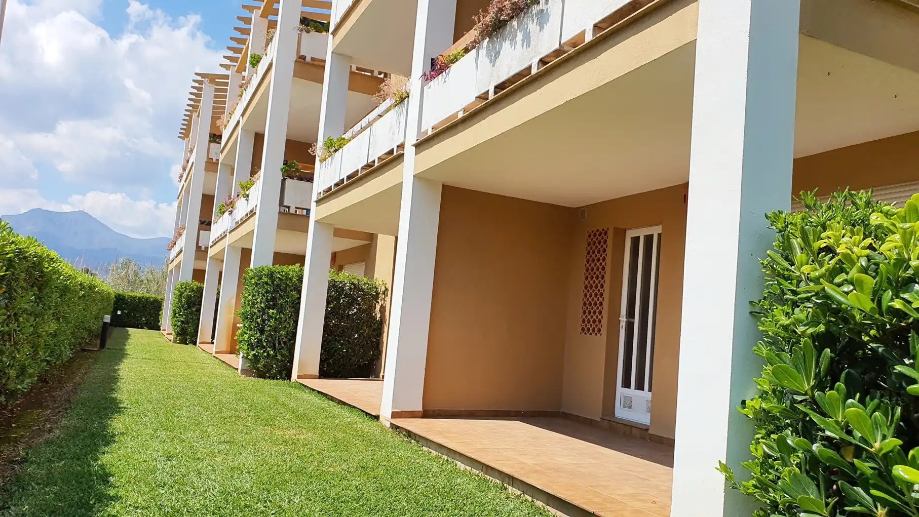 Vista exterior de Apartamento de alquiler en Xeraco con Terraza, Amueblado y Horno