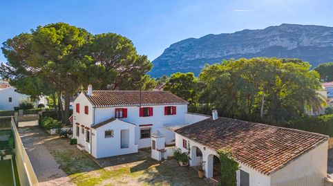 En venta esta preciosa Finca Rústica en una de las zonas más demandadas de Dénia, muy cerca del pueblo.