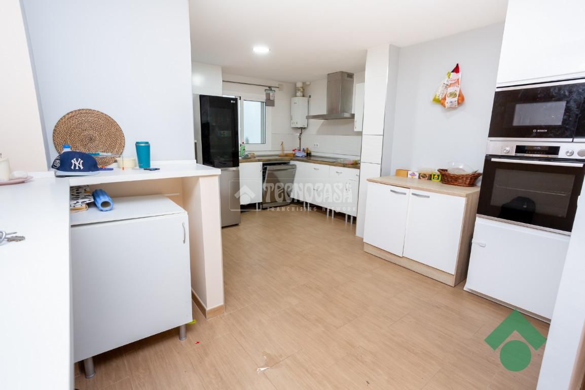 Kitchen of Flat for sale in Algeciras  with Air Conditioner