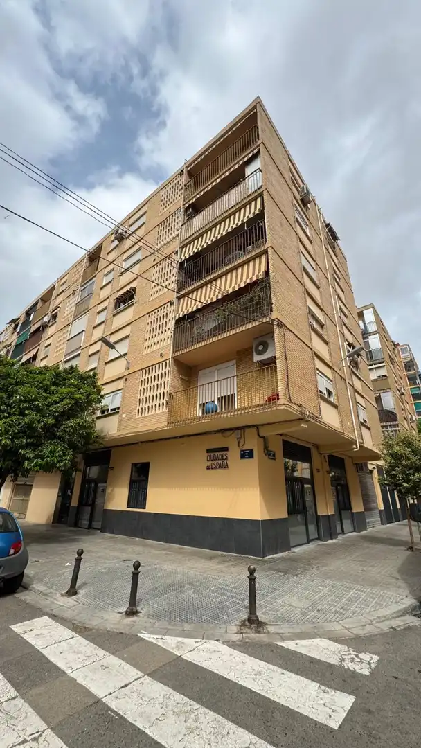 Außenansicht von Erdgeschoss zum Verkauf in Valencia
