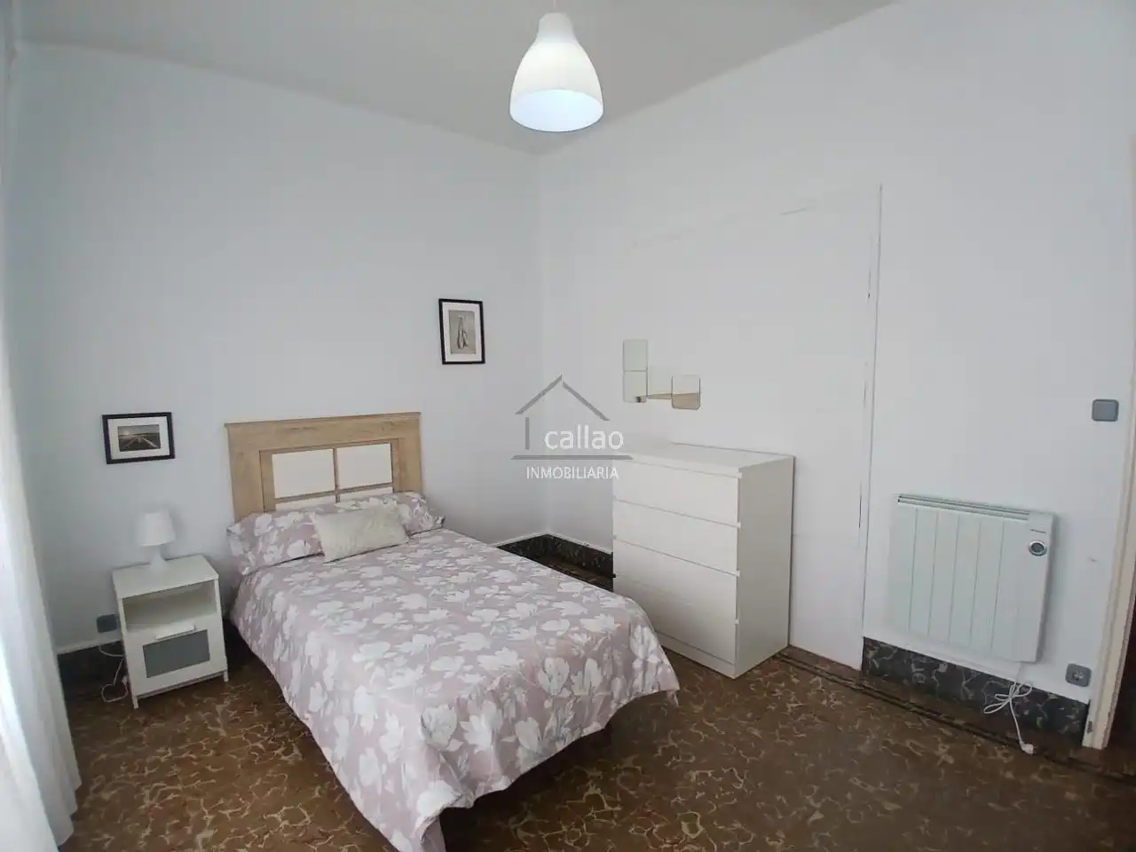 Habitación de Piso de alquiler en Ferrol con Calefacción y Amueblado