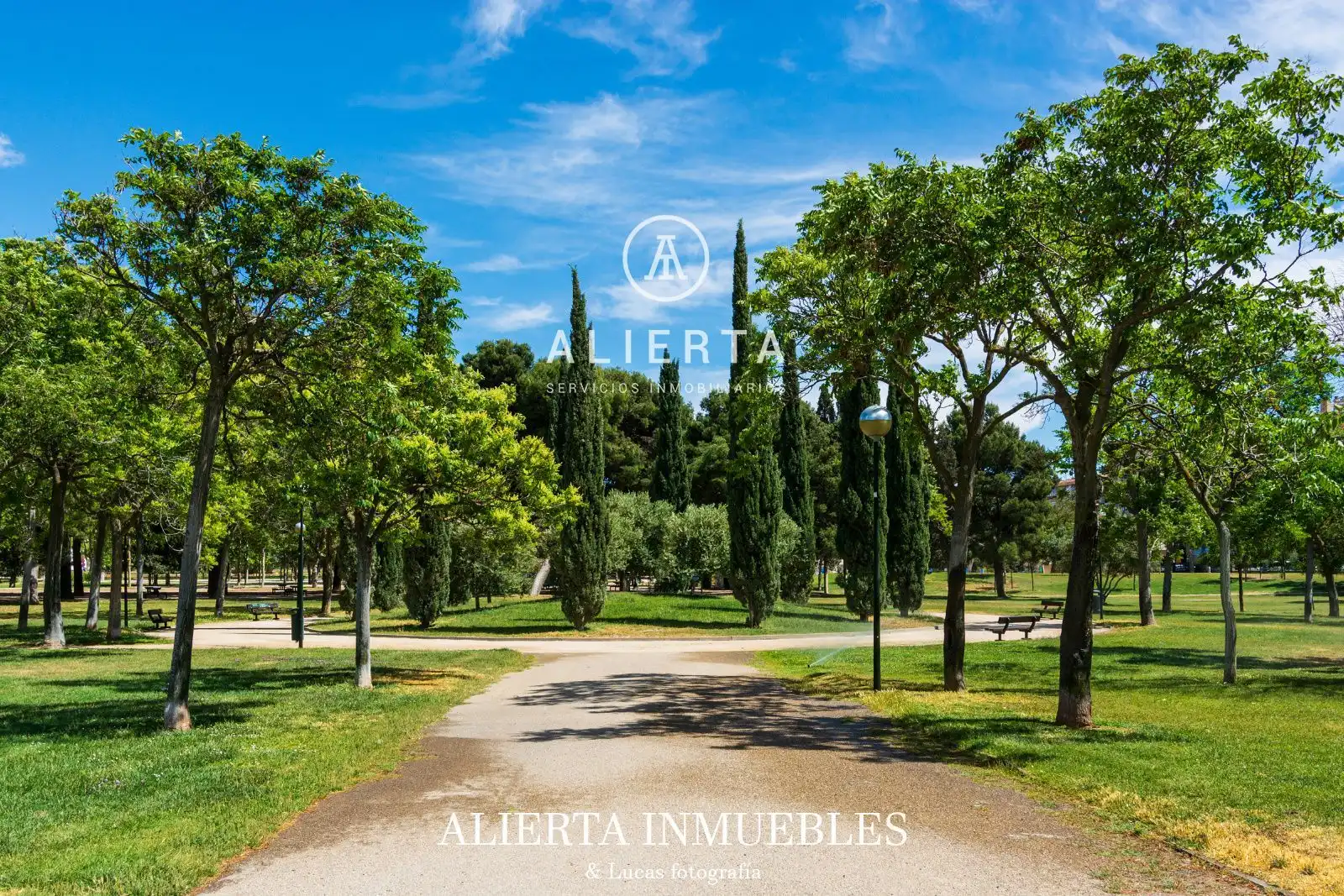 Vista exterior de Casa o chalet en venta en Zaragoza con Calefacción y Trastero