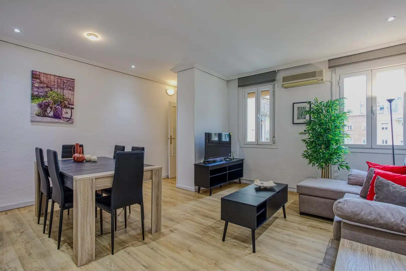Sala de estar de Apartamento de alquiler en Madrid con Aire acondicionado, Calefacción y Parquet