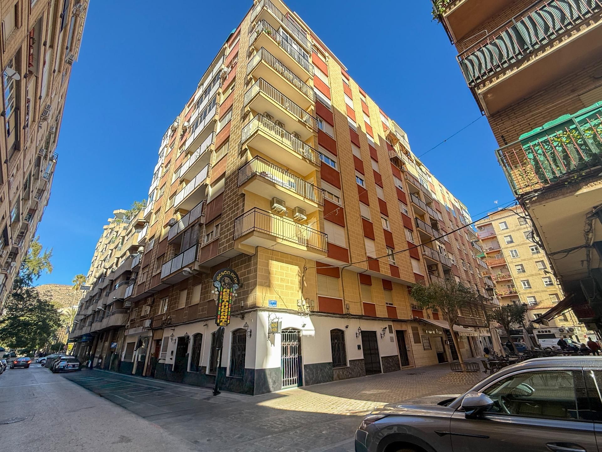 Vista exterior de Àtic en venda en Orihuela amb Terrassa i Balcó