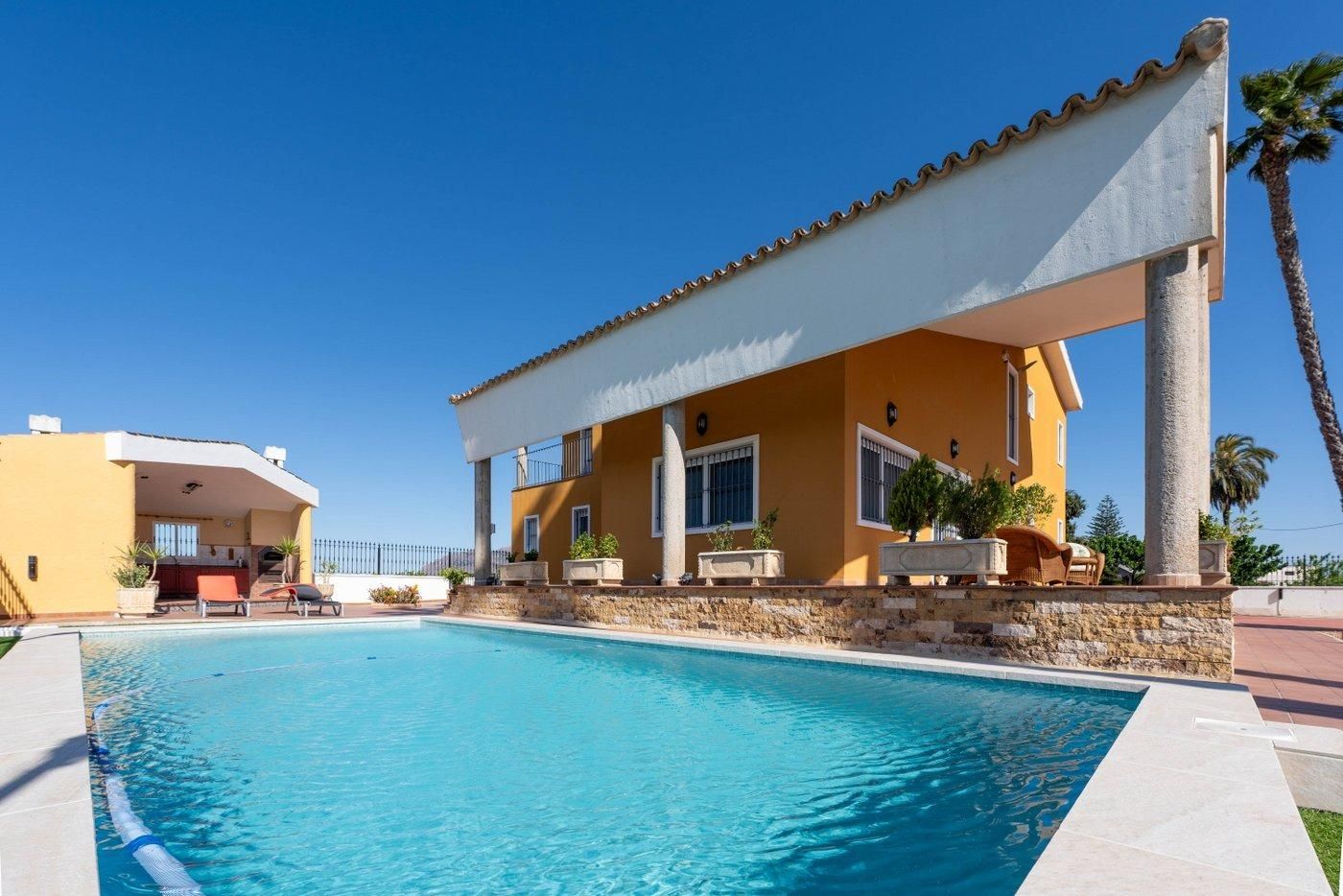 Piscina de Casa o xalet en venda en Orihuela amb Aire condicionat, Calefacció i Terrassa