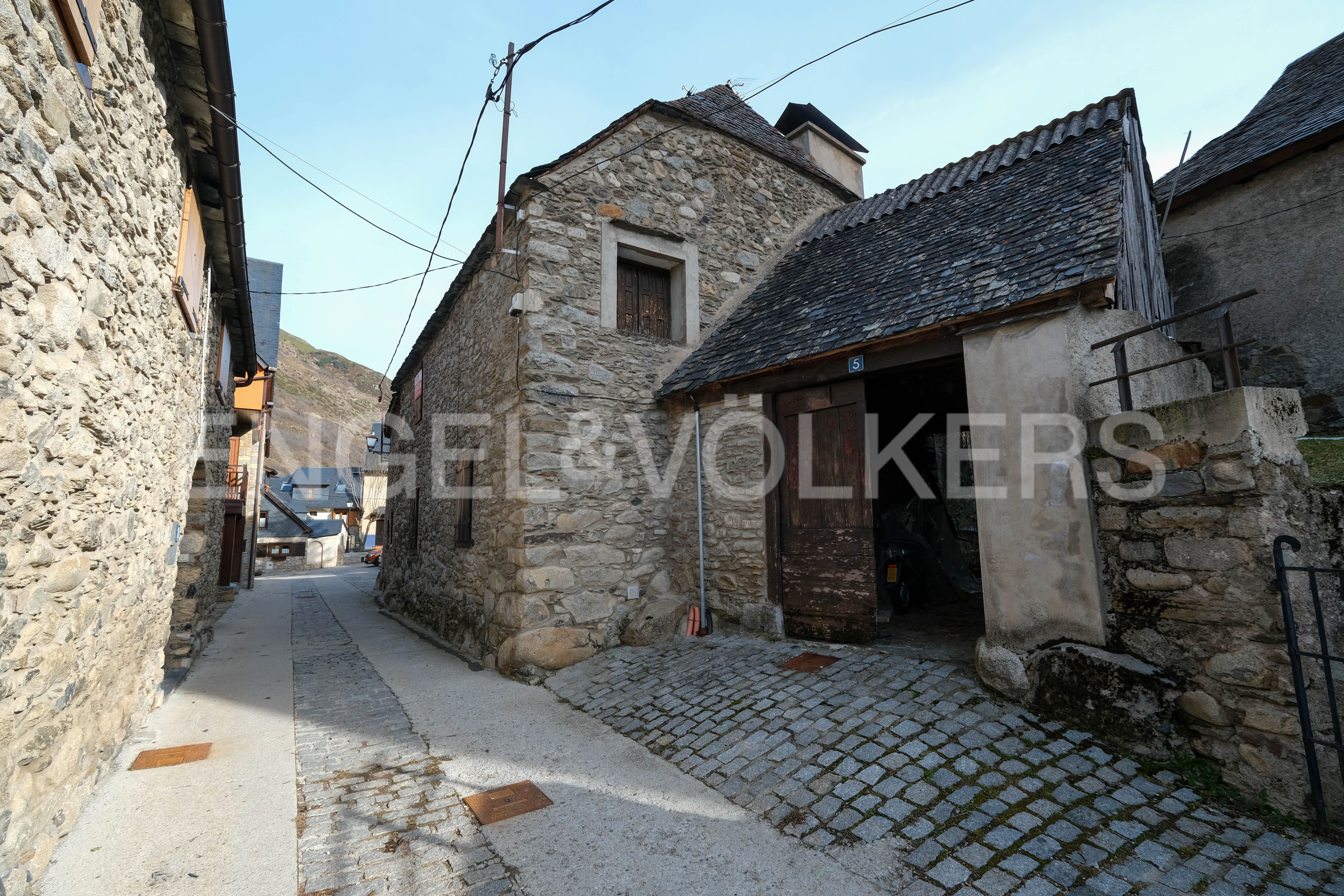 Vista exterior de Casa o xalet en venda en Vielha e Mijaran amb Jardí privat