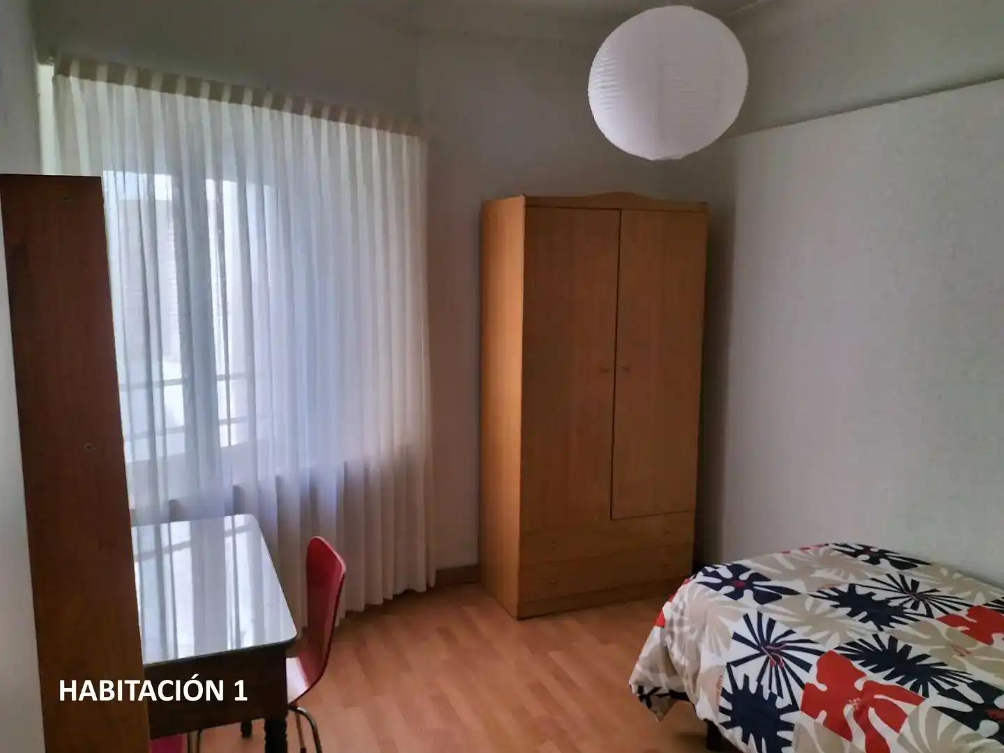 Habitación de Piso para compartir en León Capital  con Parquet, Amueblado y Balcón