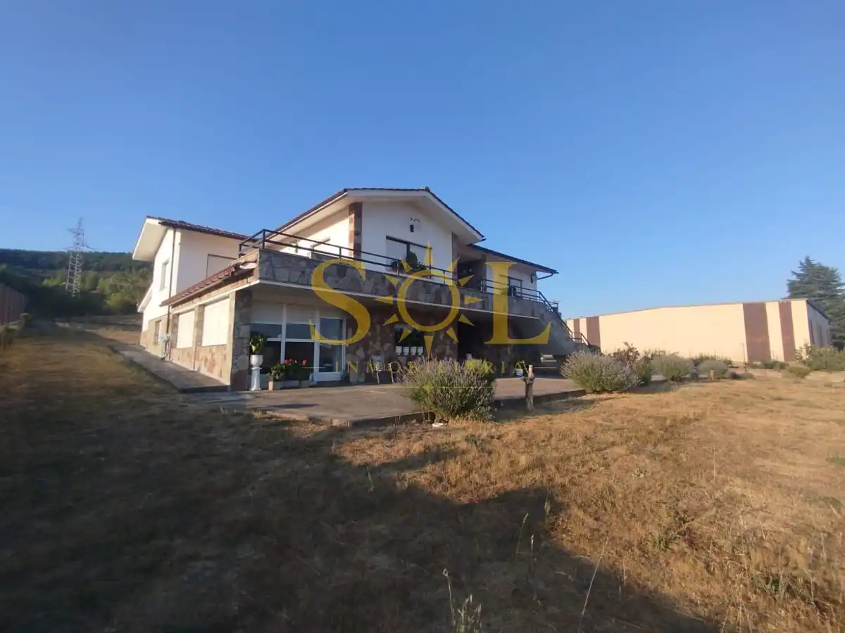 Vista exterior de Casa o chalet en venta en Carrocera con Calefacción, Jardín privado y Terraza