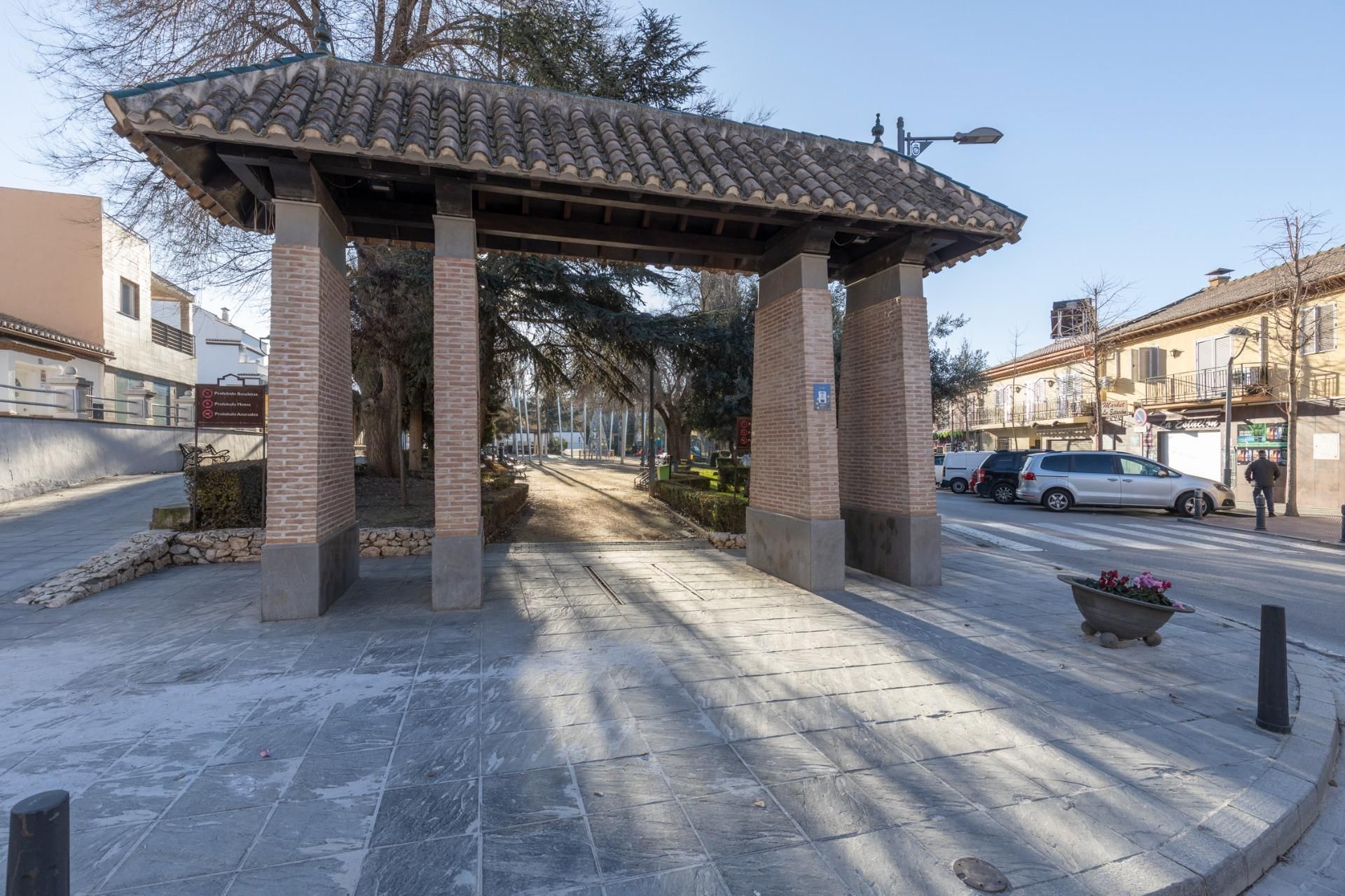 Vista exterior de Finca rústica en venda en Alhendín amb Jardí privat