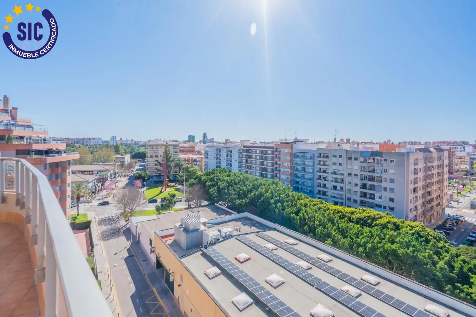 Vista exterior de Àtic en venda en Mislata amb Aire condicionat, Calefacció i Jardí privat