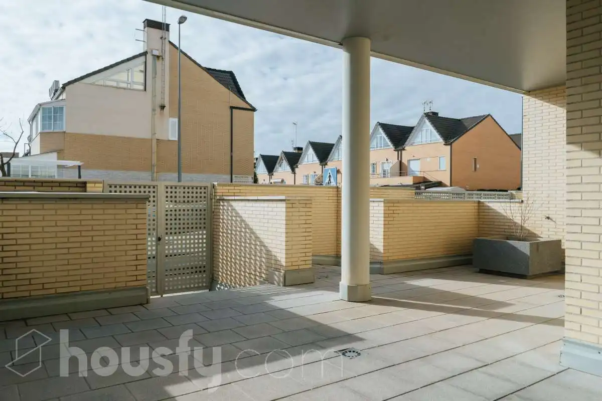 Terraza de Piso de alquiler en Valdemoro con Parquet y Amueblado
