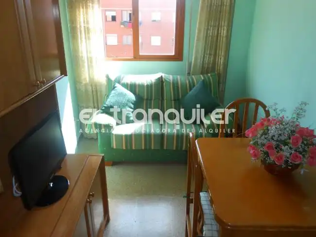 Living room of Flat for sale in Madrid  with Air Conditioner, Terrace and Furnished