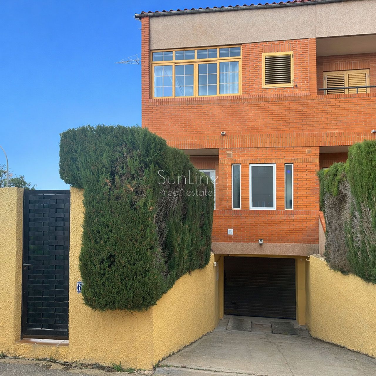 Vista exterior de Casa o xalet en venda en Bétera amb Aire condicionat, Jardí privat i Terrassa
