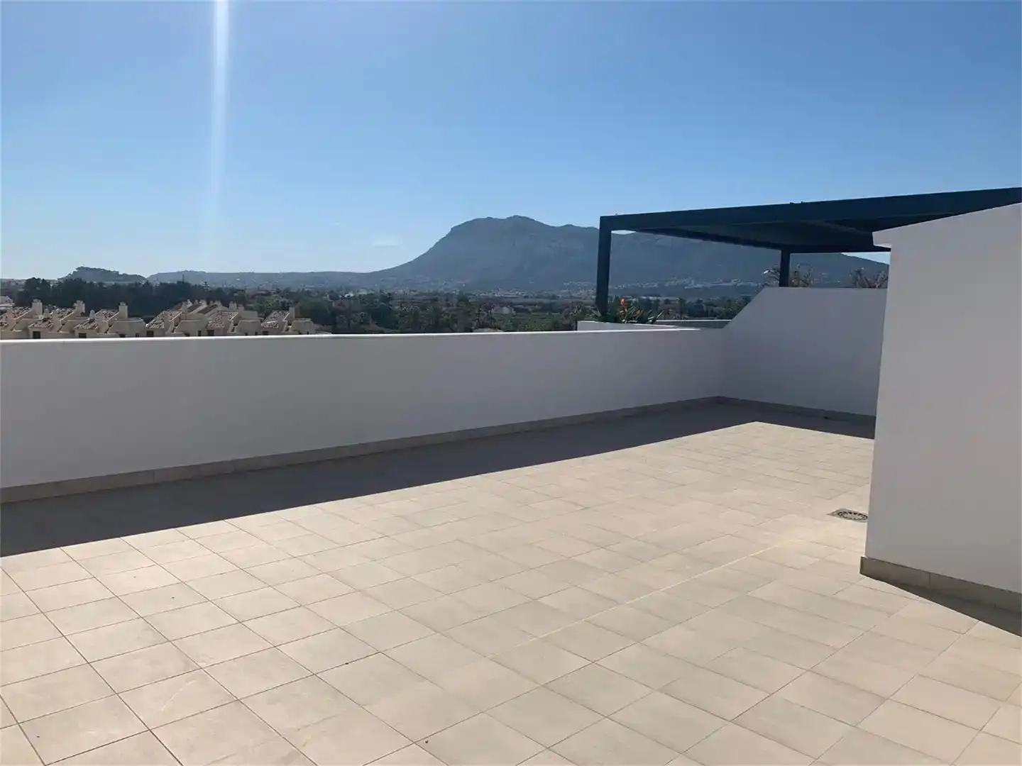 Terrassa de Pis de lloguer en Dénia amb Aire condicionat, Jardí privat i Traster