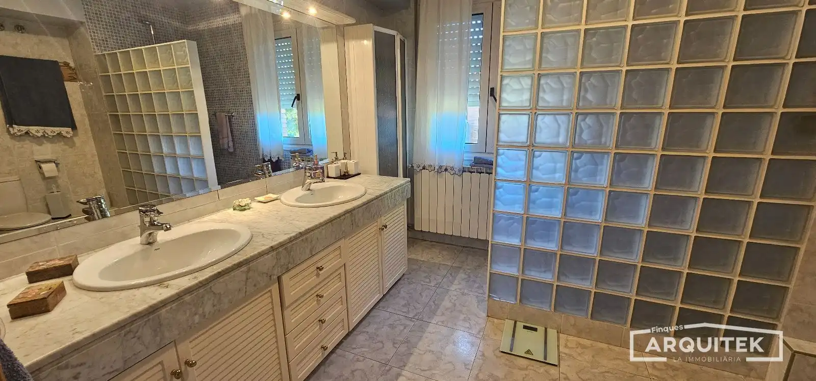 Baño de Casa adosada en venta en Lleida con Aire acondicionado y Jardín privado