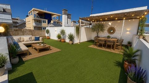 Ático dúplex, situado en la zona centro de la playa de Daimús y a solo 150 metros del mar