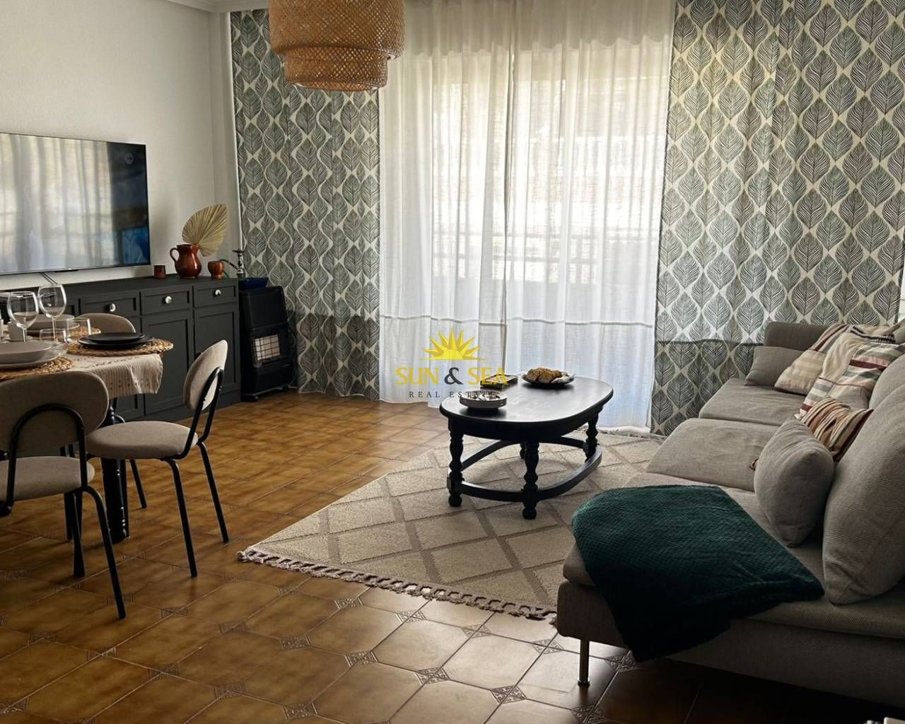Sala d'estar de Apartament de lloguer en Torrevieja amb Aire condicionat, Calefacció i Moblat
