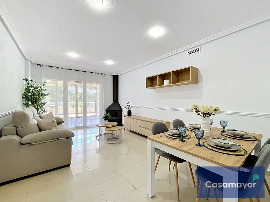 Sala de estar de Piso en venta en Alicante / Alacant con Aire acondicionado, Calefacción y Jardín privado