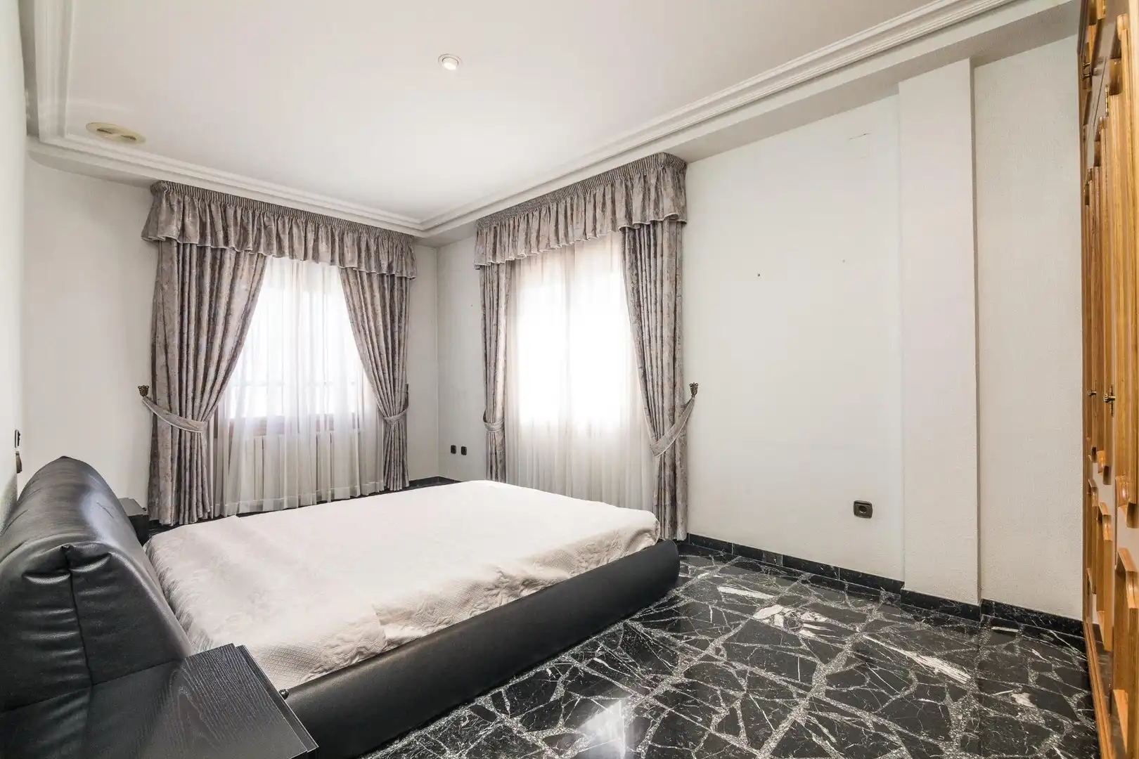 Dormitori de Casa o xalet en venda en Elche / Elx amb Jardí privat, Terrassa i Piscina