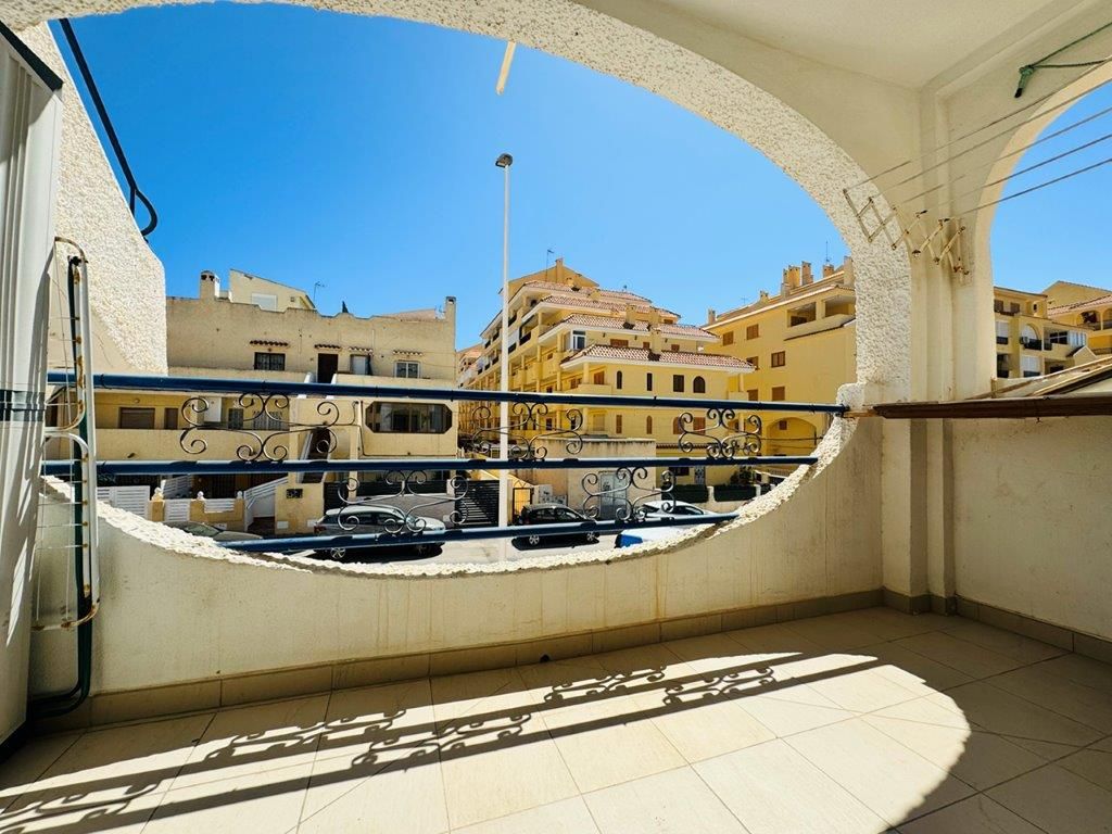 Vista exterior de Piso en venta en Torrevieja con Terraza y Lavadora