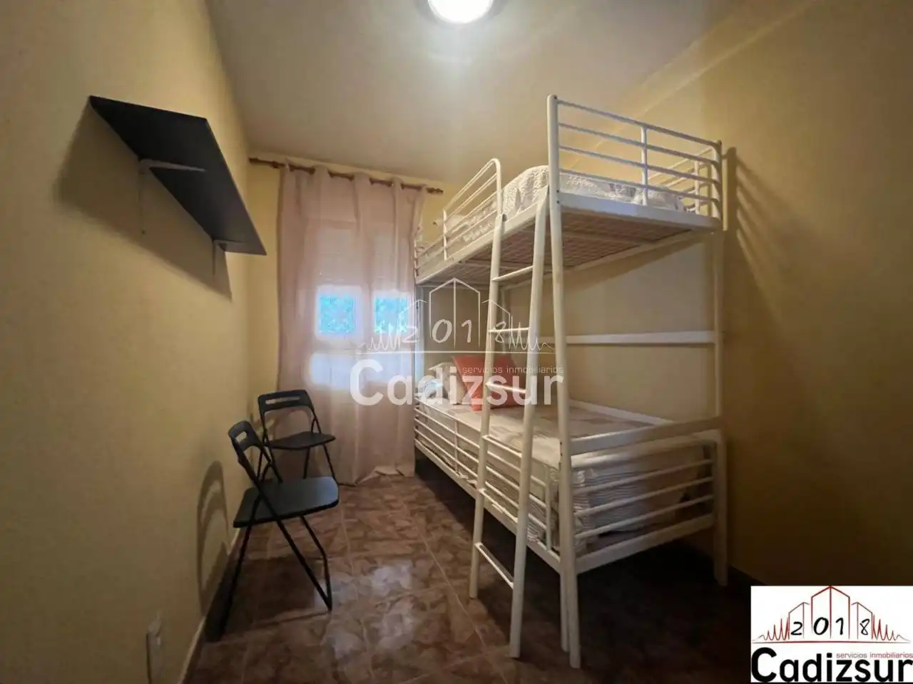 Habitación de Piso de alquiler en Cádiz con Terraza y Amueblado
